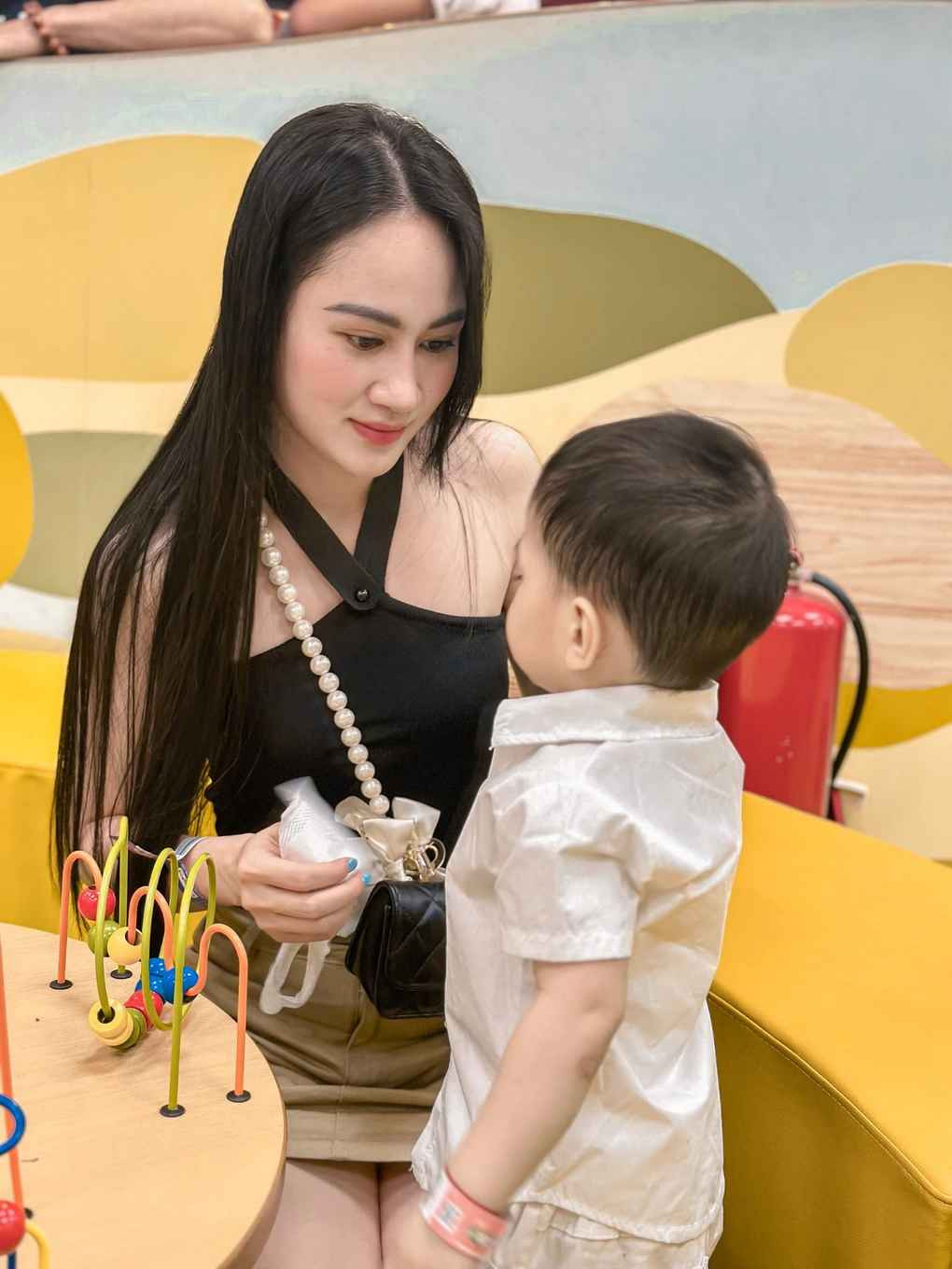 Minh Hằng lần đầu bén duyên với bộ môn đấu kiếm từ khi mới 14 tuổi. Trong quá trình theo đuổi ước mơ thể thao, nữ vận động viên may mắn nhận được sự ủng hộ và hỗ trợ từ phía gia đình