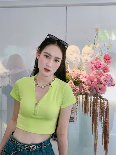 Mỗi lần xuất hiện, Minh Hằng luôn cố gắng thay đổi và diện những bộ đồ phù hợp với xu hướng của giới trẻ hiện nay