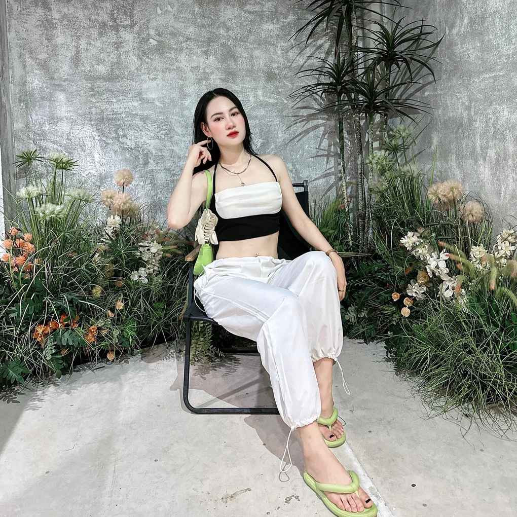 Năm 2020, khi đang ở đỉnh cao sự nghiệp, Minh Hằng quyết định tổ chức đám cưới cùng bạn trai tên Trịnh Minh Anh.