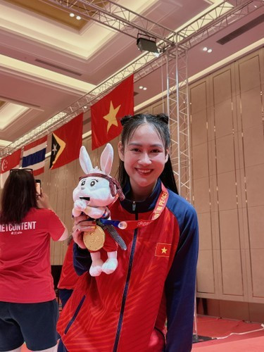 Trở thành "gái một con", hot girl môn đấu kiếm vẫn giữ được vóc dáng nóng bỏng và nhan sắc ngày càng thăng hạng.