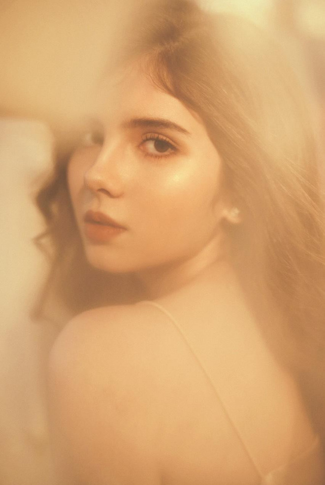 Xuân Mai tự nhận xét bản thân bằng 3 cụm từ đó là: “Cầu toàn, nhạy cảm và thích trải nghiệm.” Bởi nữ TikToker này cho rằng bản thân khá kĩ tính và luôn muốn mọi thứ xung quanh phải chỉn chu nhất có thể, ngoài ra cô cũng là một con người rất dễ mềm lòng với người khác.