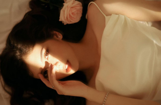 Khi ở Việt Nam, phần lớn mọi người nhìn vào đều nghĩ Xuân Mai là người nước ngoài và cho đến khi Mai nói Tiếng Việt một cách rõ ràng thì cô nhận được không ít sự bất ngờ đến từ mọi người xung quanh.