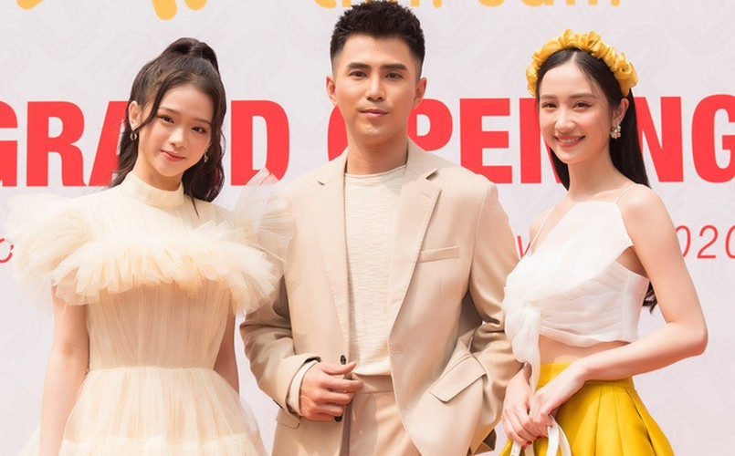 Bên cạnh đó, cô còn là người em thân thiết của diễn viên trẻ tiềm năng Jun Vũ, còn có tin đồn rằng Linh Ka đang là bạn gái của Will.