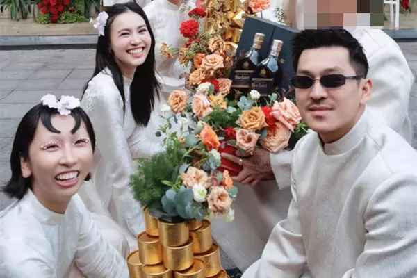 Xuất hiện trong ngày vui của đàn chị Diễm My 9X, Trang Hý có cách tạo hình vô cùng lạ mắt và ngay lập tức nhận về ý kiến trái chiều từ netizen.