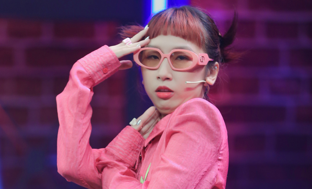 Đáng nói, sau đó Trang Hý còn cho biết trên mạng xã hội là cô được khen dễ thương với ngoại hình này.