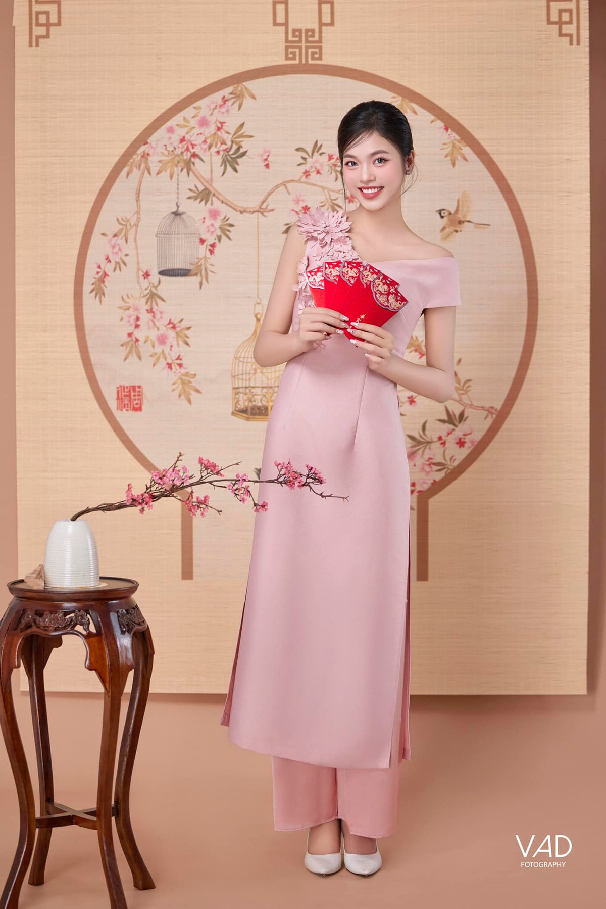 Khi được hỏi có tiếc nuối vì gác lại đam mê bóng chuyền, tân Hoa khôi khẳng định: “Đương nhiên, khi bản thân từ bỏ niềm đam mê đã gắn bó với tôi một thời gian dài thì cảm xúc tiếc nuối là không thể tránh khỏi. Nhưng tôi biết bản thân cần gì, muốn gì và nên làm gì… Đến hiện tại, tôi chưa bao giờ hối hận vì đã dám bước ra khỏi vùng an toàn của chính mình”.