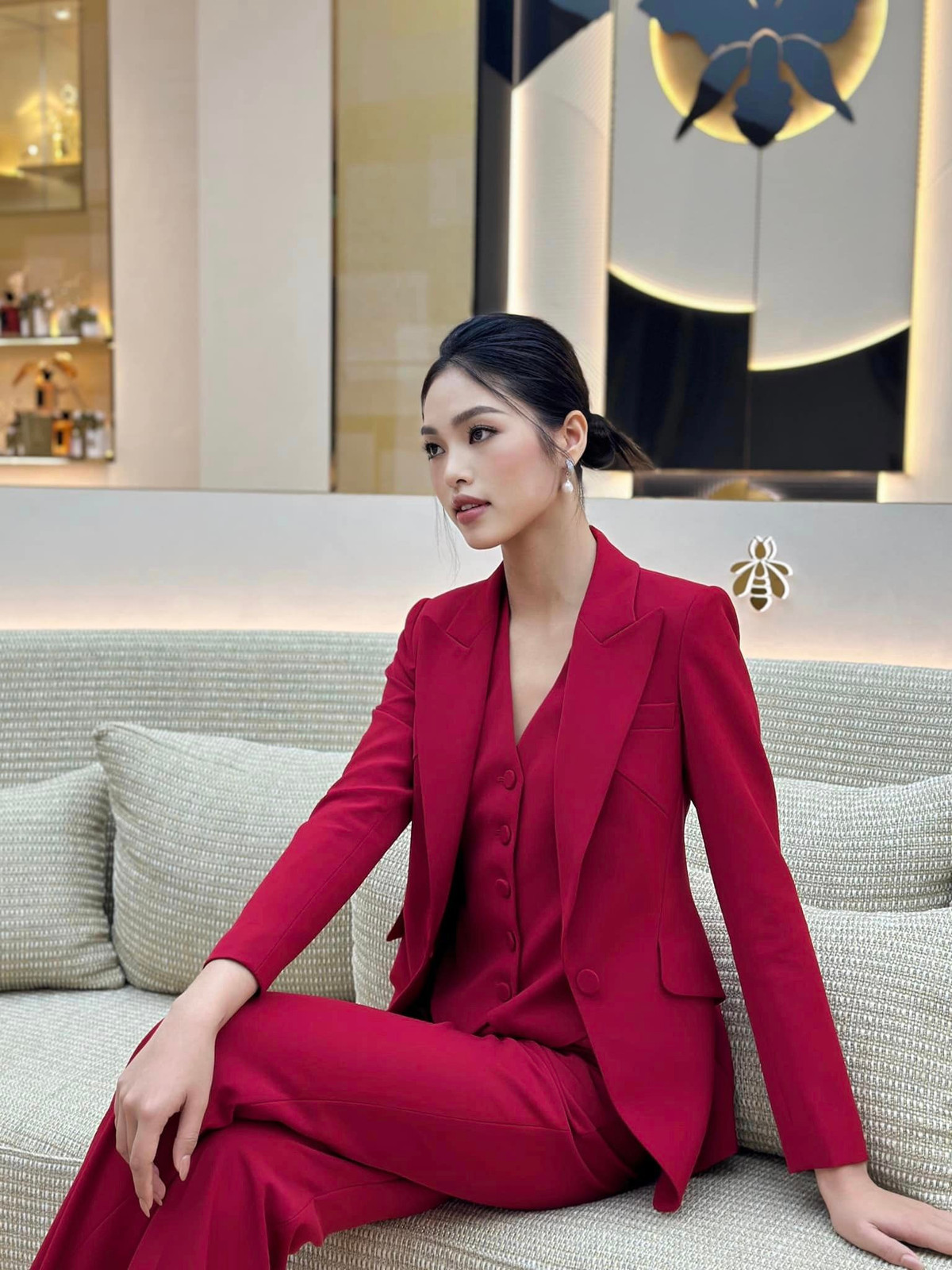 Song đến năm 2021, người đẹp 10X bất ngờ giải nghệ, bởi lý do cảm thấy không chắc chắn cho tương lai và muốn “làm mới” bản thân với những định hướng khác.