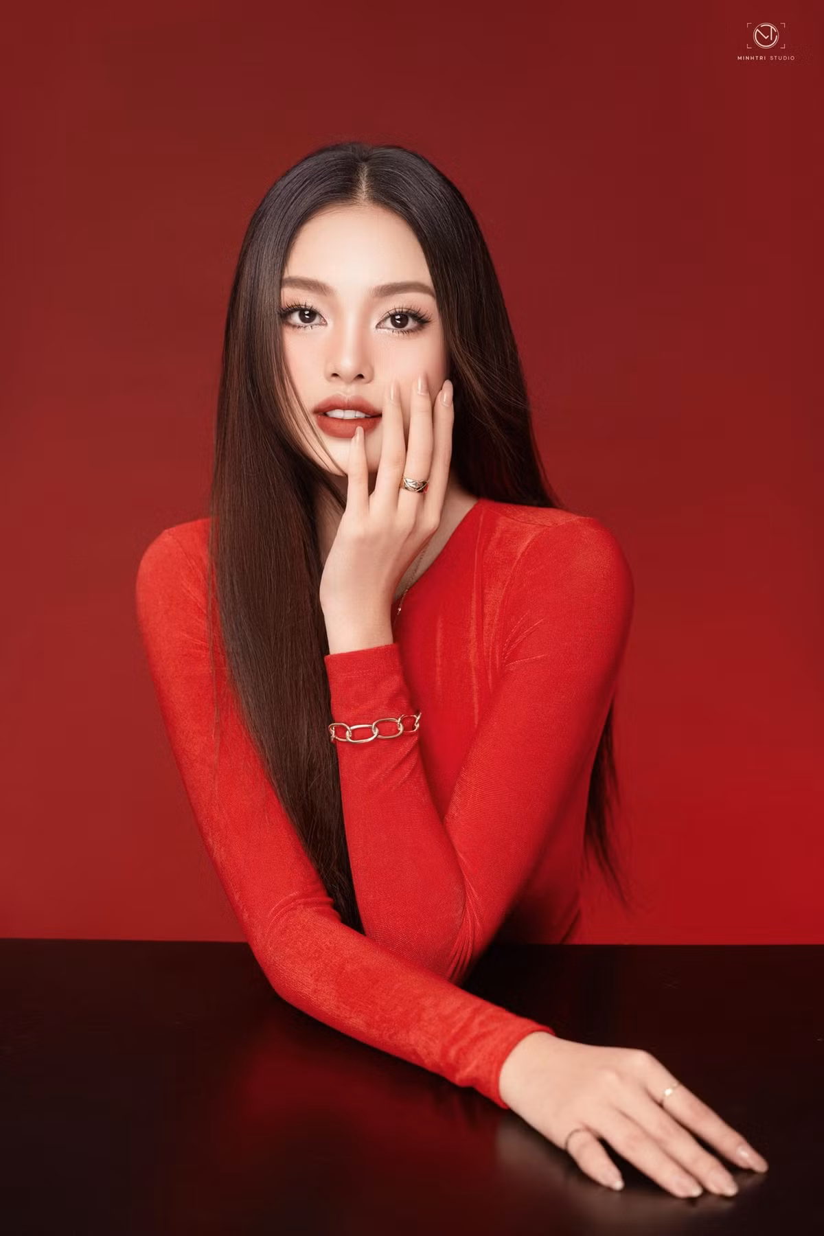 Tân Hoa khôi gây ấn tượng nhờ gương mặt xinh xắn, vóc dáng nổi bật với chiều cao “khủng” - 1m76, cùng sự tài năng, thông minh, khéo léo.