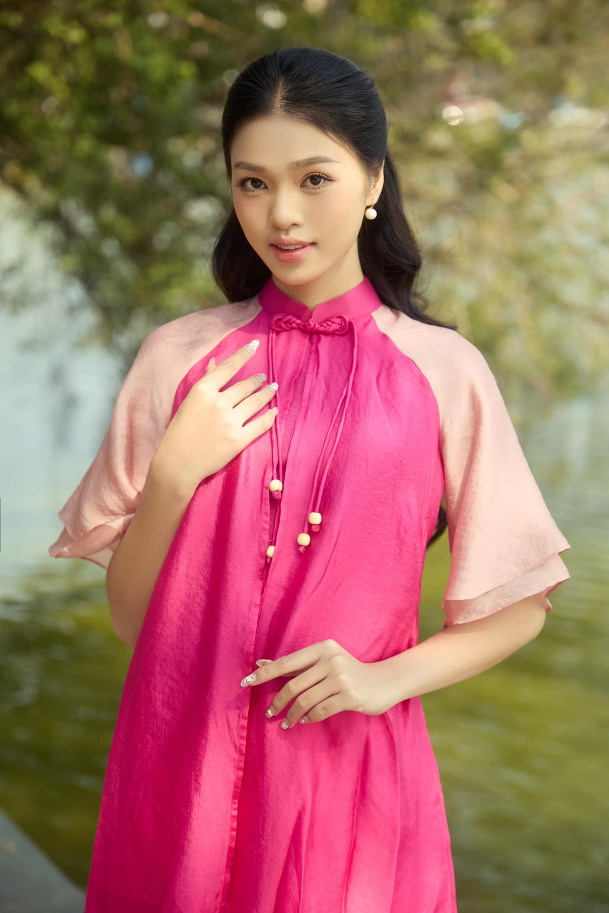 Năm 2018 và 2020, Thảo Liên đoạt huy chương đồng giải trẻ Vô địch quốc gia. Nhờ gương mặt xinh đẹp, cô nàng được người hâm mộ gọi với cái tên “hoa khôi bóng chuyền”.