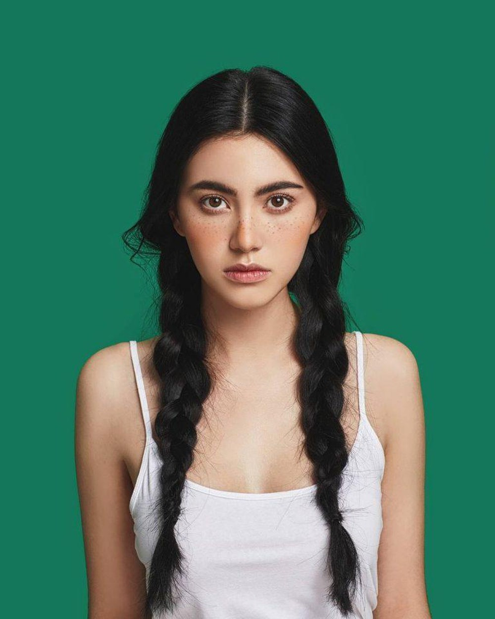 Ngoài việc sở hữu gương mặt đẹp không góc chết và lối diễn xuất tự nhiên, Mai Davika còn được gọi là nàng thơ với phong cách thời trang đơn giản nhưng lại cực kỳ ấn tượng.