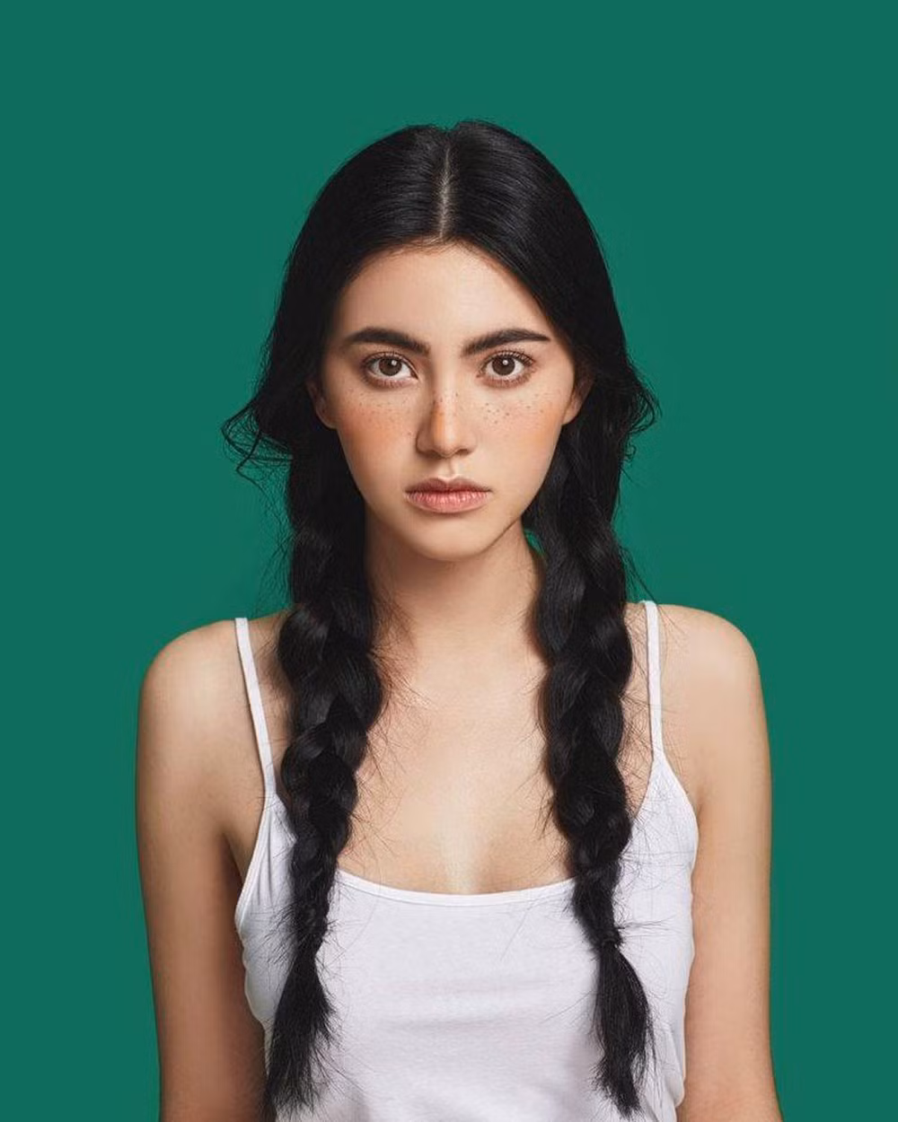 Ngoài việc sở hữu gương mặt đẹp không góc chết và lối diễn xuất tự nhiên, Mai Davika còn được gọi là nàng thơ với phong cách thời trang đơn giản nhưng lại cực kỳ ấn tượng.