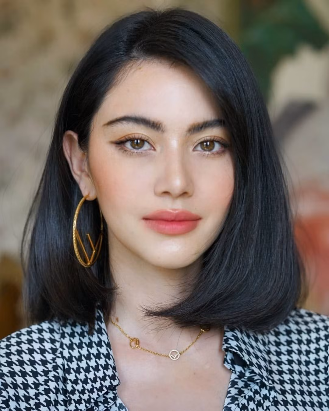 Hiện tại, nữ diễn viên Mai Davika không chỉ thành công trong sự nghiệp mà còn có một tình yêu đẹp với nam diễn viên Ter Chantavit.