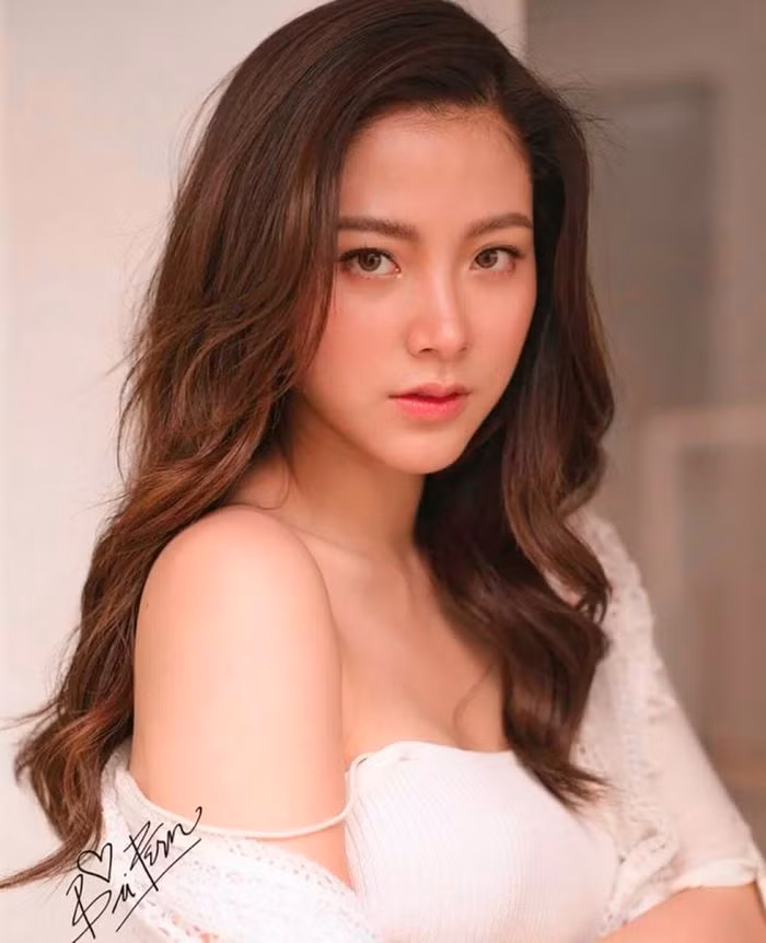 Không chỉ có diện mạo xinh đẹp, Đan Tiên còn sở hữu chiều cao 1m68 ấn tượng. Cùng với đó là số đo hình thể 3 vòng vô cùng cân đối 89-57-93cm.