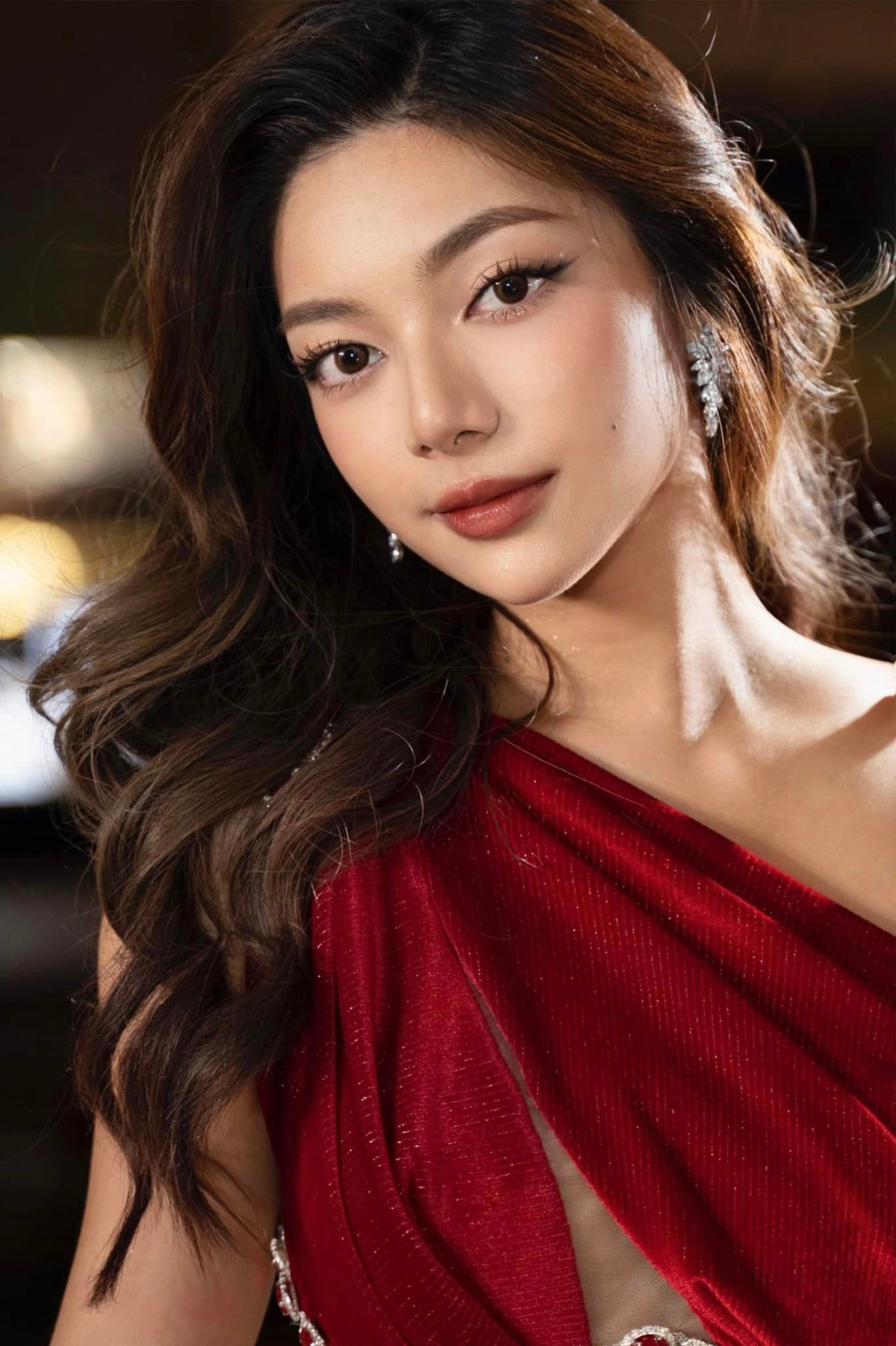 Nhờ học võ từ nhỏ, Katleen duy trì được vóc dáng cân đối chuẩn 'đồng hồ cát' và cơ bụng săn chắc.