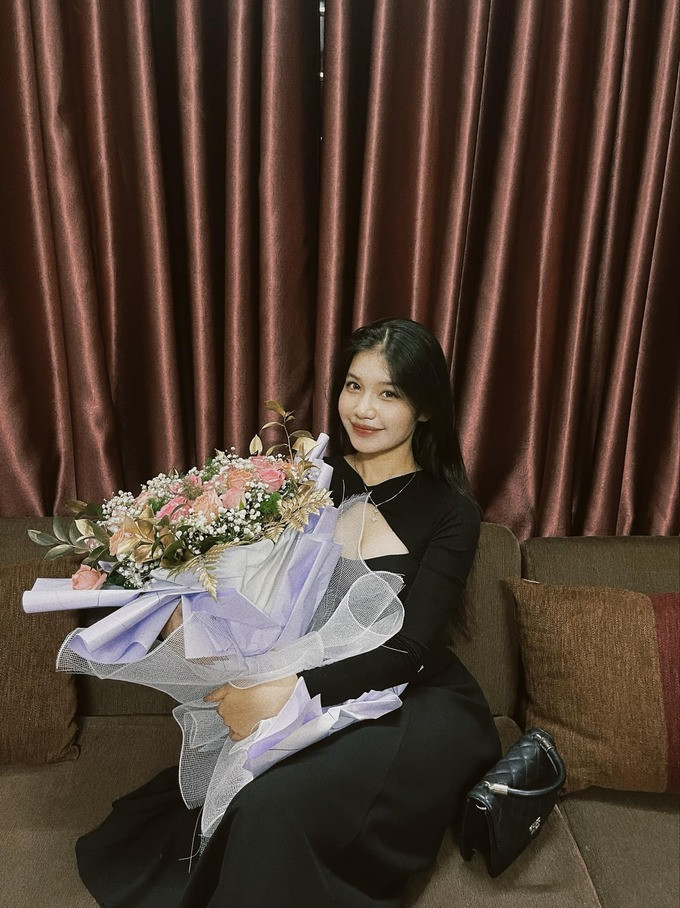 Thời gian gần đây, H Sharonny Arul nổi lên như một “bông hoa” của núi rừng Đắk Lắk, đặc biệt sau khi nàng hot girl dân tộc Ê Đê xuất hiện ấn tượng trong phim Bão ngầm.