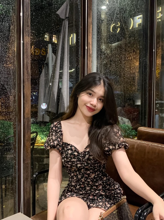 H Sharonny Arul (SN 2004, TP.Buôn Ma Thuột, Đắk Lắk), cô nàng gây ấn tượng không chỉ sở hữu chiều cao lý tưởng, vẻ ngoài duyên dáng, nổi trội, mà còn có đôi mắt “biết nói”, thân hình lý tưởng không kém bất cứ một hot girl nào.