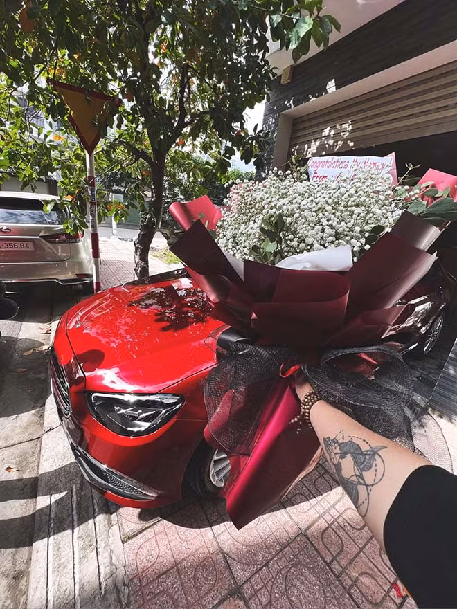 Thú chơi siêu xe của Huyền Trang khiến cô có thêm biệt danh "nữ bản Cường đô la".