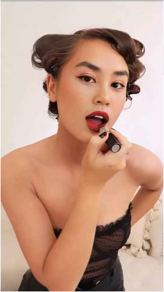 Trên nhiều diễn đàn về giới trẻ, người ta gọi vui Huyền Trang là "Vietnamese Panther", nói về điều này, cô nàng cho biết bản thân là người hiền lành, chỉ có điều vì cá tính sôi nổi nên nhiều người nghĩ cô thích quậy vậy thôi.