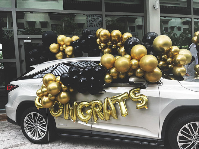 Huyền Trang không ngại thị phi tâm sự: "Tôi yêu bản thân và tự hào về những điều mình đang làm. Nếu không có những va vấp trải nghiệm trong quá khứ thì sẽ không có tôi ở hiện tại. Tôi yêu cả hai vì đó chính tôi".