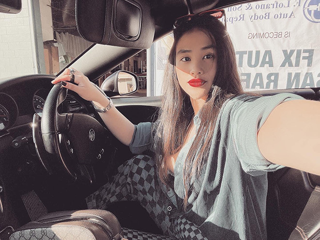 Nổi tiếng là cô gái đam mê siêu xe, Huyền Trang khẳng định để có vị trí hiện tại, cựu trợ lý của hiện tượng mạng Bà Tưng đã phải luôn cố gắng - học hỏi – nỗ lực không ngừng nghỉ.