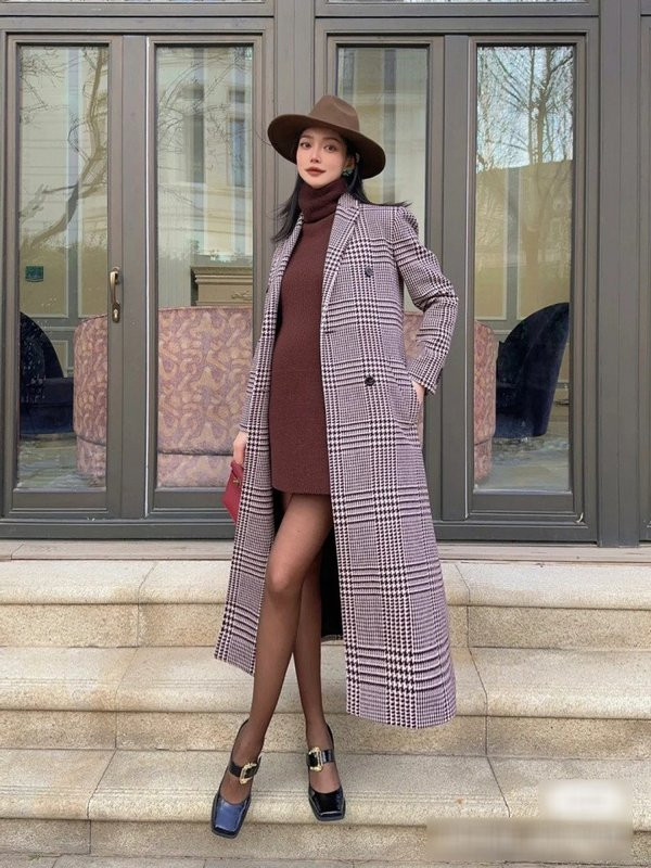 Trong thời kỳ mang bầu, nhiều chị em phụ nữ thường mệt mỏi, nghén. Chính vì vậy, nhiều người không thể xúng xính trong những chiếc váy đủ phong cách như thời còn son sắc.