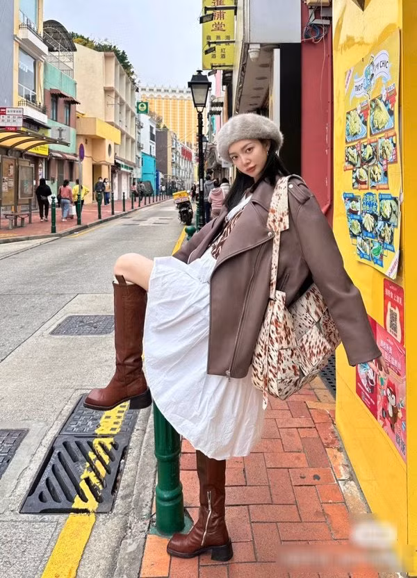 Thế nhưng, bất chấp điều đó, một bà bầu ở Trung Quốc vẫn khiến nhiều người phải trầm trồ vì phong cách “tắc kè hoa”, biến hóa khôn lường.