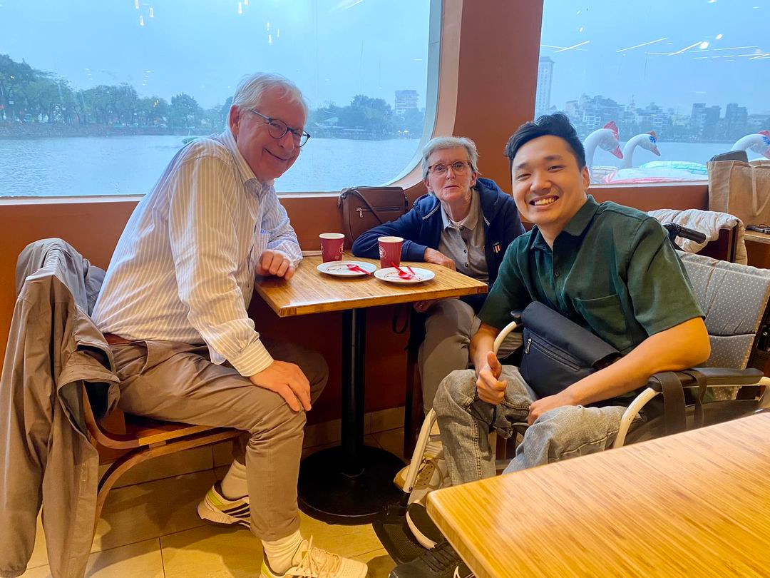 Toan canh vu Tiktoker xe lan to bi duoi khoi quan pho-Hinh-3