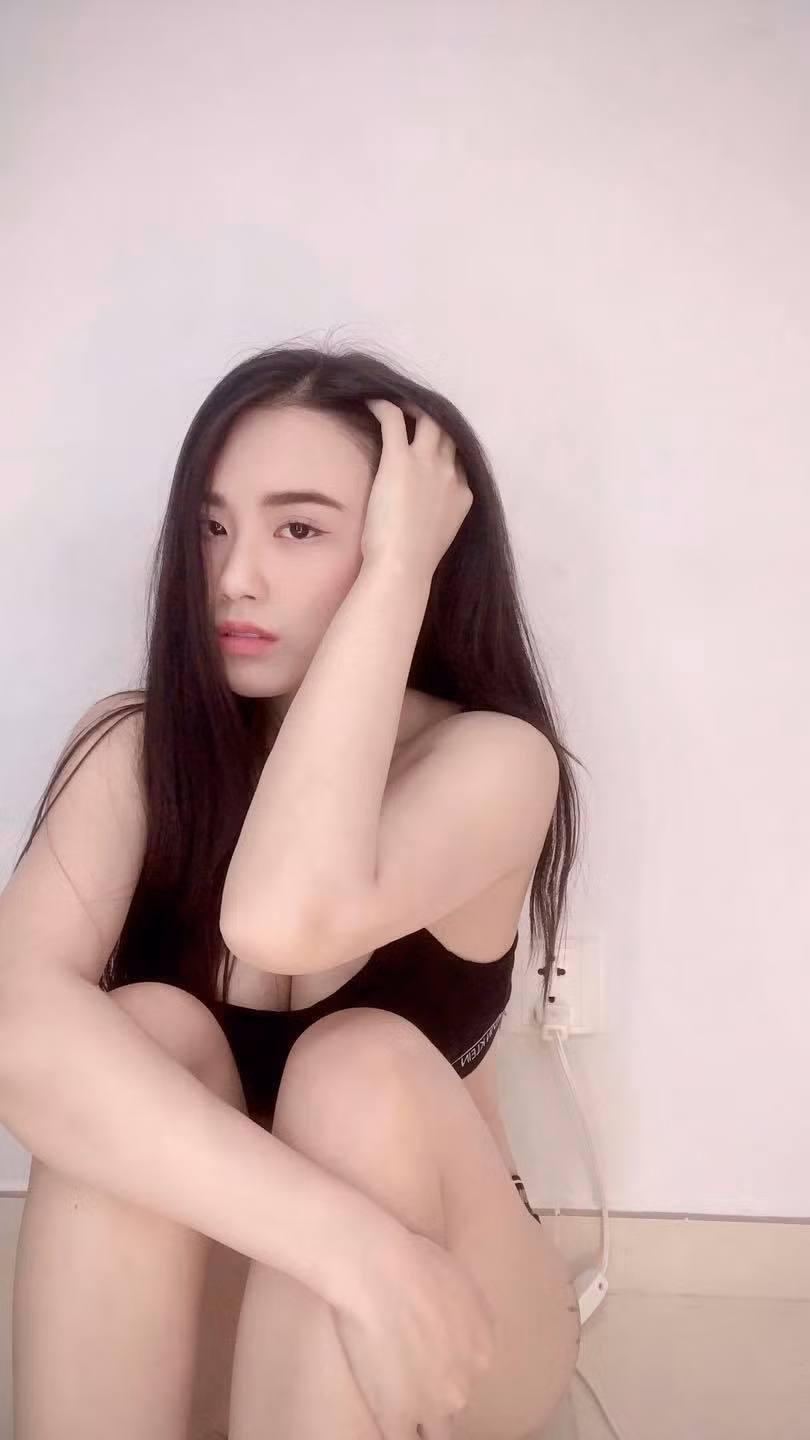 Nhắc đến Linh Miu thì nhiều người sẽ nghĩ ngay đến cô gái rất nhiều scandal về cảnh nóng.