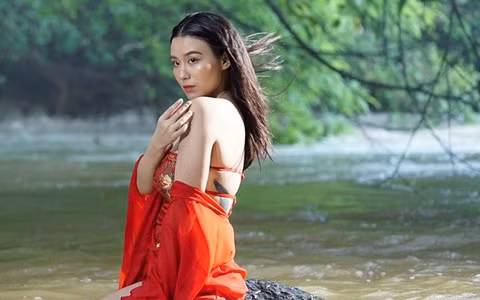 Trên trang cá nhân của hot girl tên Vũ Mỹ Linh không hề thiếu những hình ảnh khoe thân khiến dân tình ngán ngẩm.