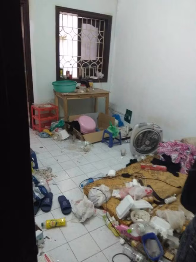Nhiều người không khỏi đứng hình trước lối sống đáng báo động của một bộ phận giới trẻ hiện nay khi nhìn qua những bức ảnh căn phòng trọ như trên.
