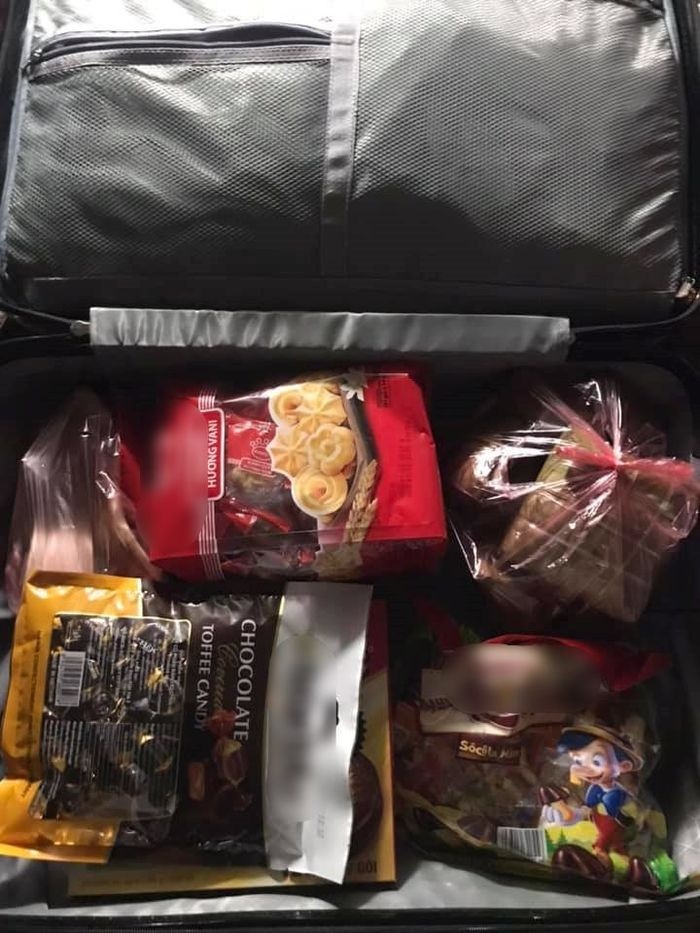 Như những năm trước, cứ đến ngày đầu năm mới chuẩn bị đi làm lại, cư dân mạng lại rầm rộ chia sẻ hình ảnh các gia đình gói ghém đồ đạc lỉnh kỉnh lên thành phố.