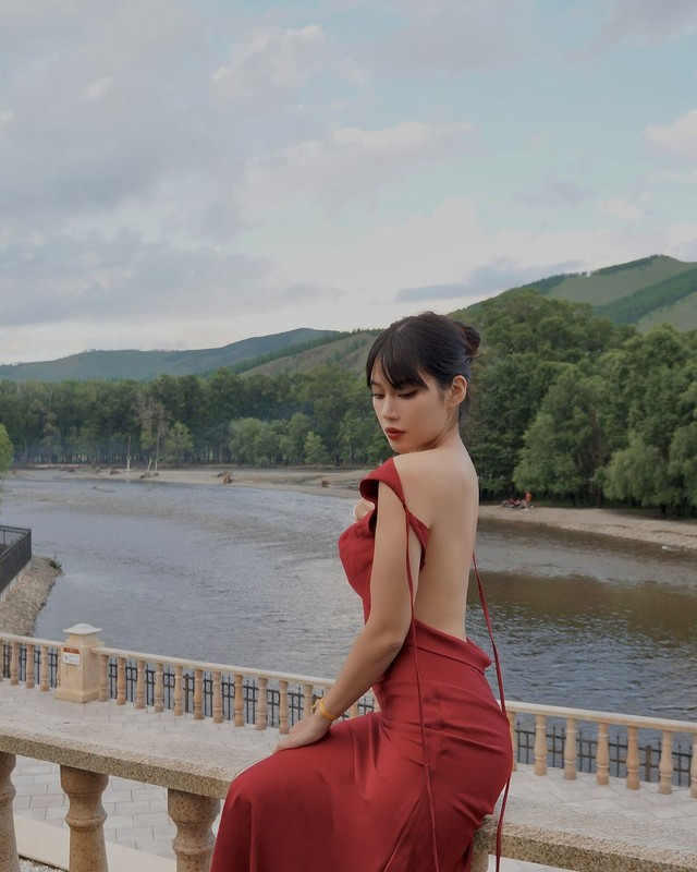 Milan Phạm là một trong những hot girl đời đầu, được nhiều người biết đến, cùng thời với Huyền Baby, Sam, Kelly Nguyễn,...