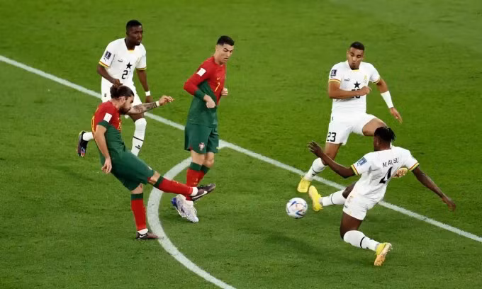 Bruno Fernandes co cu dup kien tao, Bo Dao Nha vuot qua Ghana