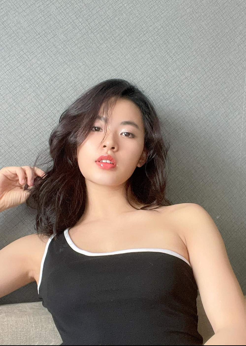 Đoạn clip nhanh chóng nhận được sự ủng hộ nhiệt liệt từ khán giả hâm mộ của nữ diễn viên kiêm hot girl 9X đa tài này