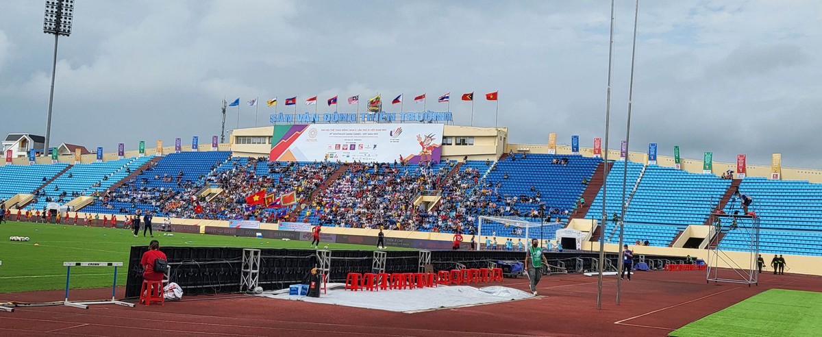 CDV Lao bien Thien Truong thanh san nha mon bong da nam SEA Games 31