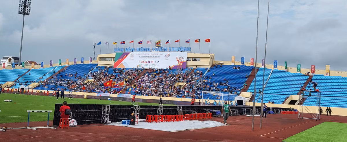 CDV Lao bien Thien Truong thanh san nha mon bong da nam SEA Games 31