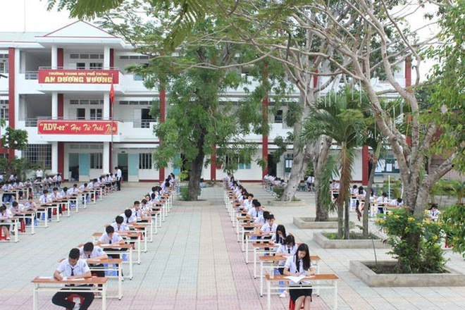 Nhiều người cho rằng, cách làm bài kiểm tra như vậy sẽ giúp học sinh không bị gò bó bởi không gian trong lớp, đặc biệt là còn ngăn chặn được việc quay cóp.