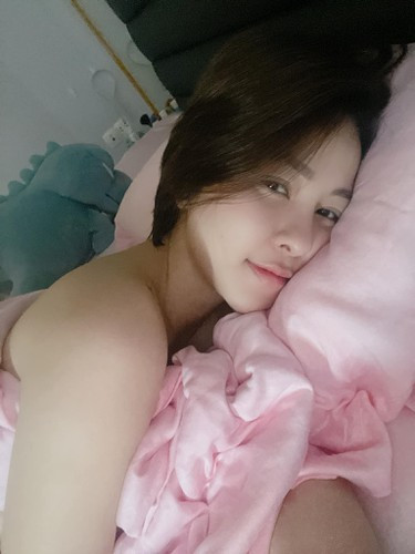 Không rõ Trâm Anh bức xúc chuyện gì, song dưới bài viết rất nhiều người thân, bạn bè để bình luận động viên hot girl.