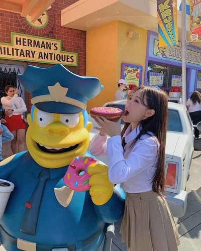 Với vẻ đẹp tự nhiên và tính cách dễ thương, duyên dáng, cô nàng đến từ Hàn Quốc này nhanh chóng được nhiều người yêu thích.