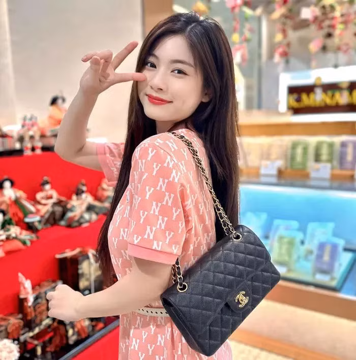 Nhìn những bức ảnh Nam Phương cười rạng rỡ, ít ai biết được rằng trước đây cô nàng khá nhút nhát. Nàng hot girl cho biết, cô chưa từng trò chuyện với ai mới gặp trong thời gian ngắn. Cô nàng cũng rất ít khi chia sẻ với người khác.