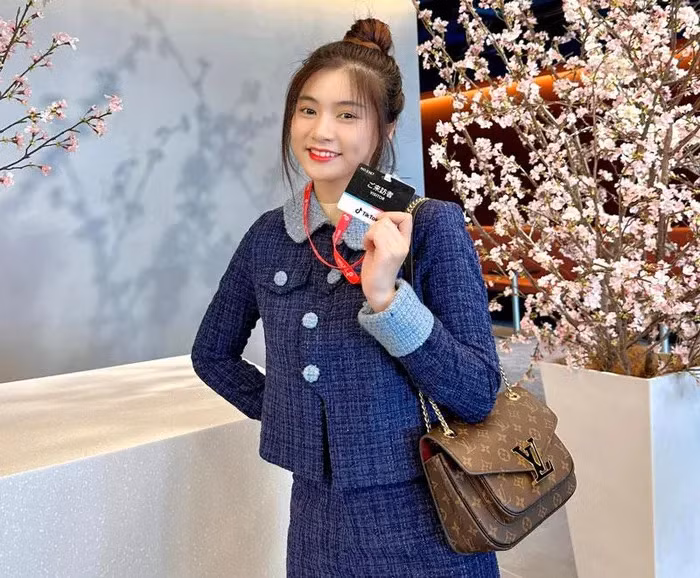 Nhưng sau khi được cô giáo đồng ý cho làm lại bài, Nam Phương đã đạt điểm cao nhất lớp. Cũng chính từ sự việc này mà Nam Phương đã cố gắng tự tin hơn trước mọi người.