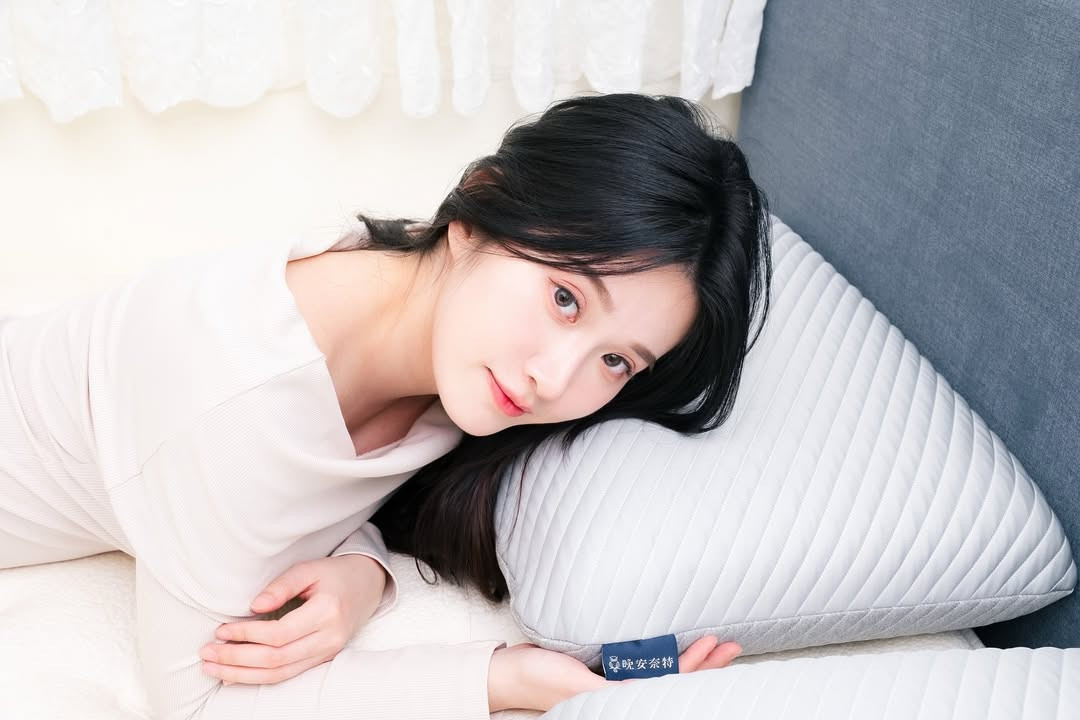 Với vẻ ngoài xinh xắn, gợi cảm của mình, Aries vẫn đang sở hữu lượng fan hâm mộ rất đông bất chấp những rắc rối xung quanh nữ YouTuber vẫn luôn xuất hiện đầy rẫy.