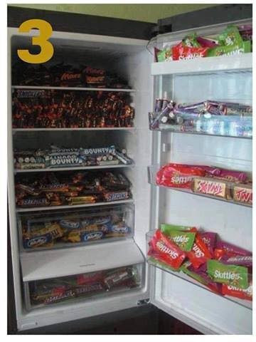 Những người thích đồ ngọt chắc chắn không thể kìm lòng trước chiếc tủ lạnh này rồi.