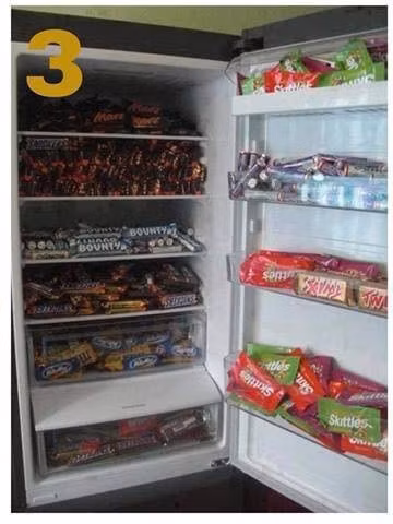 Những người thích đồ ngọt chắc chắn không thể kìm lòng trước chiếc tủ lạnh này rồi.