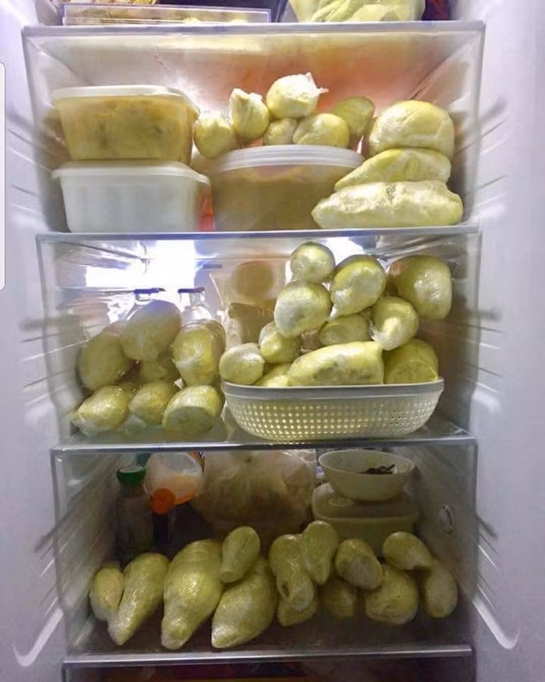 Thậm chí, nhiều tài khoản còn nhận định rằng những bức ảnh khoe tủ lạnh đầy sầu riêng này là "trend này đu không nổi luôn á!".