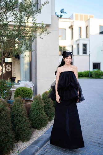 Trên trang cá nhân, nữ MC thổ lộ về niềm vui mới: "Xin chào cả nhà! Cảm ơn mọi người những ngày qua đã gửi cho Ngọc rất nhiều lời chúc phúc, Ngọc vui và hạnh phúc lắm khi được mọi người yêu thương nhiều đến vậy...