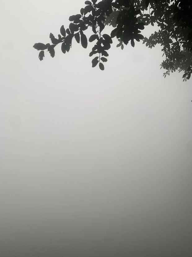 Sương mù che phủ nhiều toà nhà cao tầng ở Hà Nội.