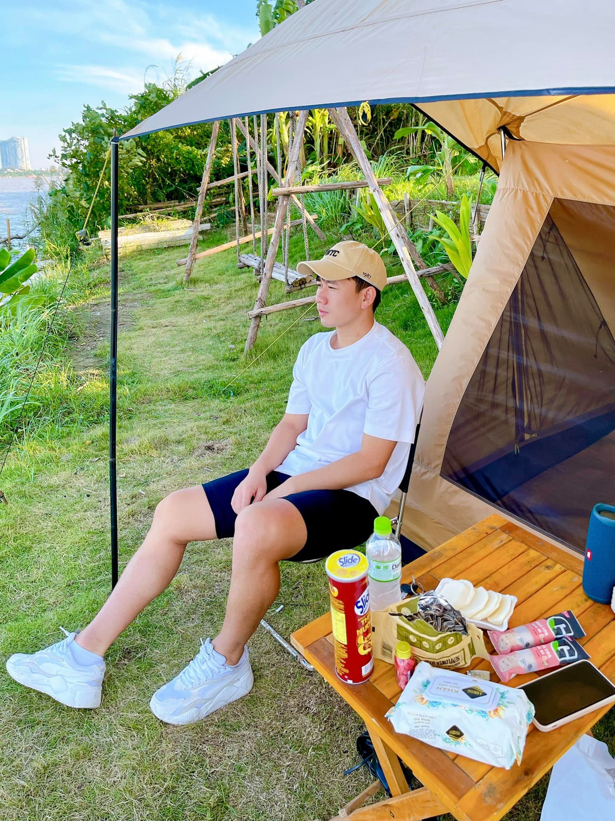 Những món quà trên cho gia đình và bản thân chính là “quả ngọt” sau những cố gắng, nỗ lực của Minh Vương trên hành trình cầu thủ chuyên nghiệp.