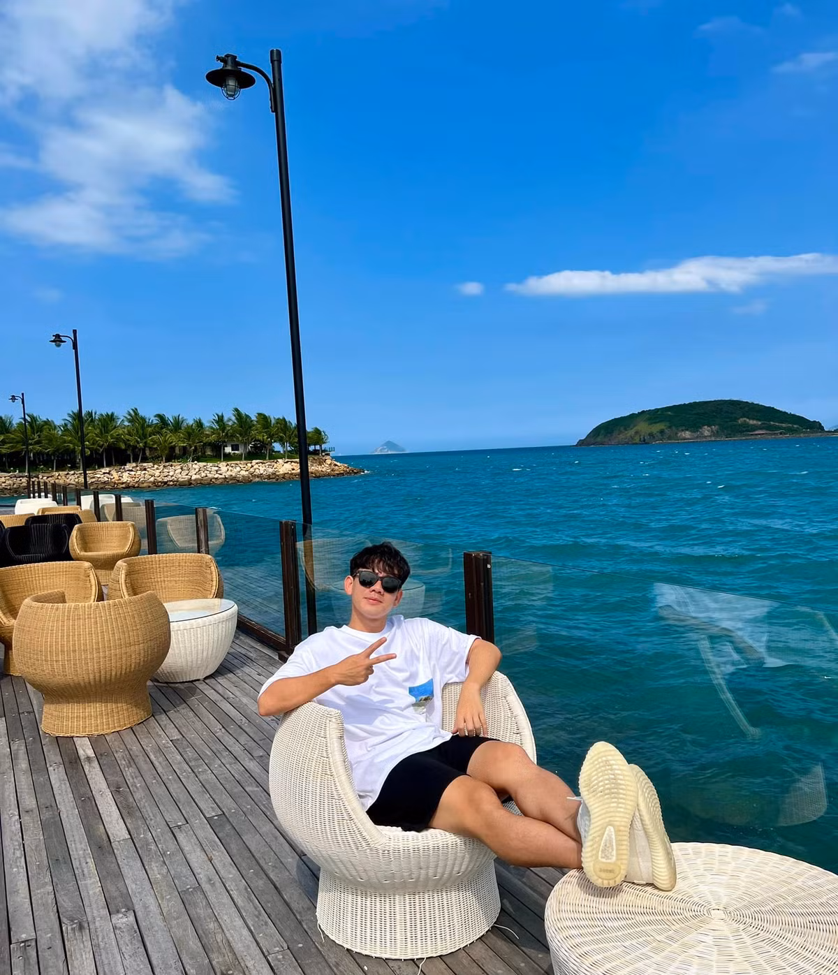 Trước màn “cà khịa” của đồng đội, Minh Vương cũng chẳng ngại ngần thừa nhận: “Kéo mạnh, kéo nhấc cả bánh mà”.