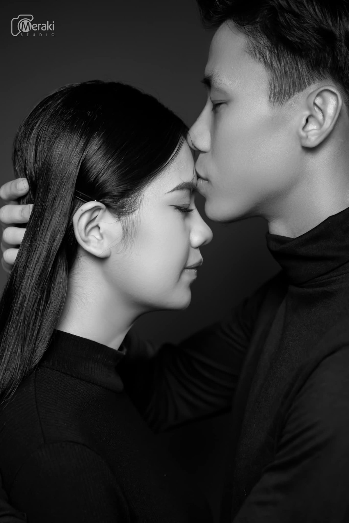 Sau 7 năm bên nhau, tình cảm của cặp đôi tra tài gái sắc này ngày càng gắn bó.